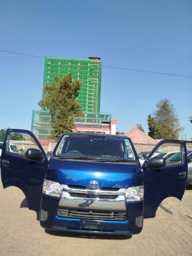 TOYOTA HIACE 7L
